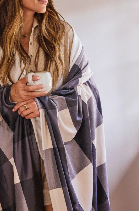 Snowy Gingham Blanket-510 General Gifts-Simply Stylish Boutique-Simply Stylish Boutique | Women’s & Kid’s Fashion | Paducah, KY